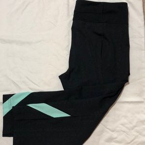 Under armor women’s cropped leggings